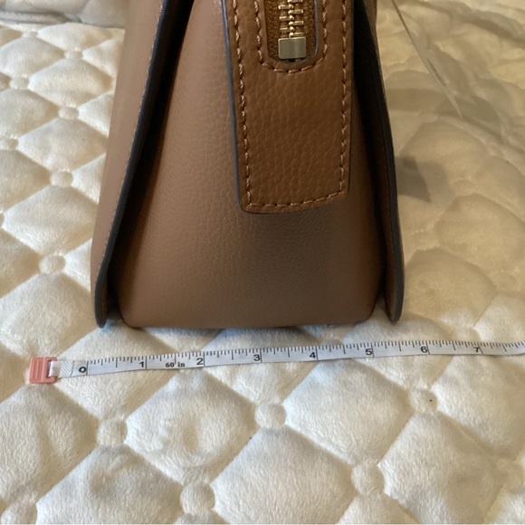 Tory Burch NWT camel brown pebbled shoulder bag with gold hardware - Picture 15 of 16